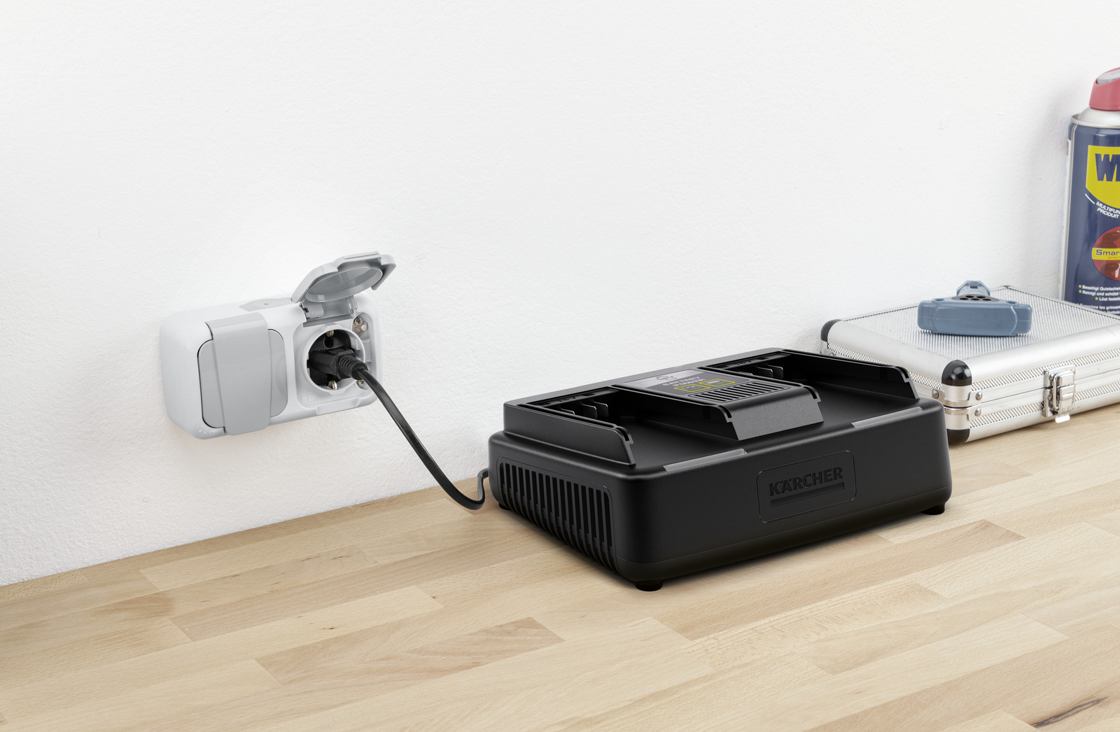 Fast battery recharger Battery Power 18V Dual 4